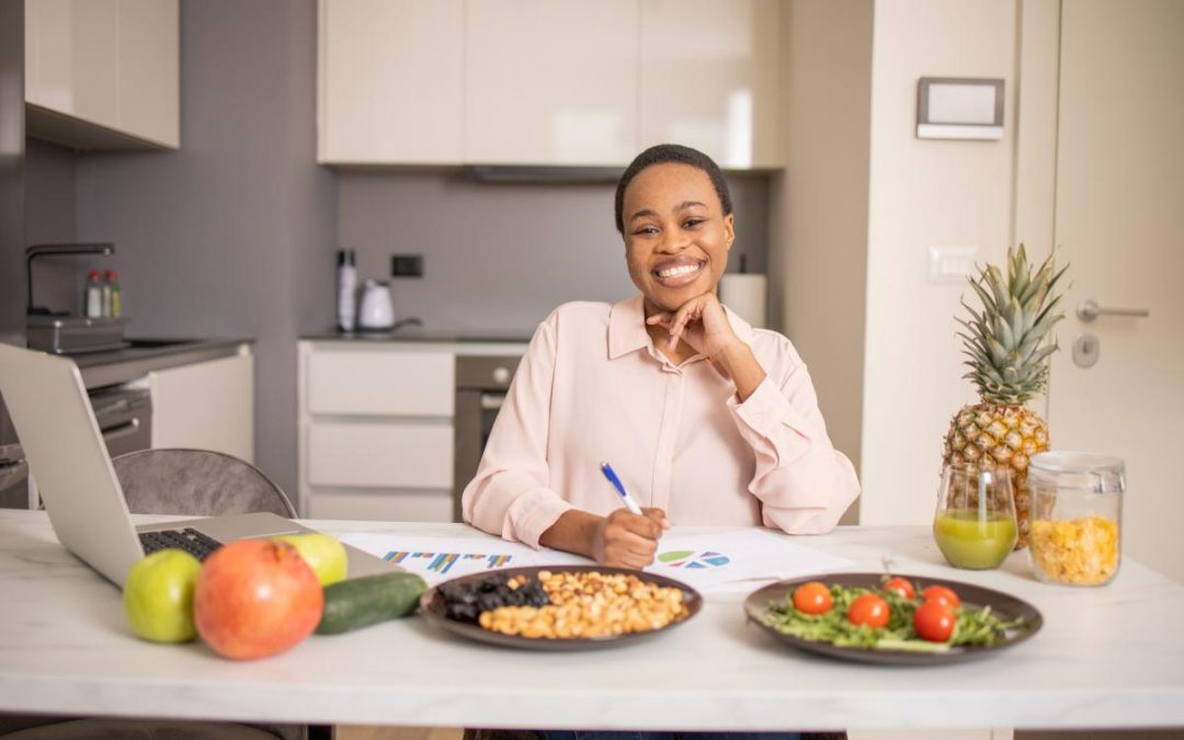 How to become a nutritionist or dietitian working in plant-based nutrition